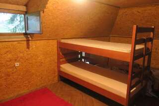 Гостевой дом Lodge Between The Pine Trees Dubočak Кровать в общем номере для мужчин и женщин с 10 кроватями-12