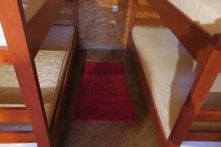 Гостевой дом Lodge Between The Pine Trees Dubočak Кровать в общем номере для мужчин и женщин с 10 кроватями-15